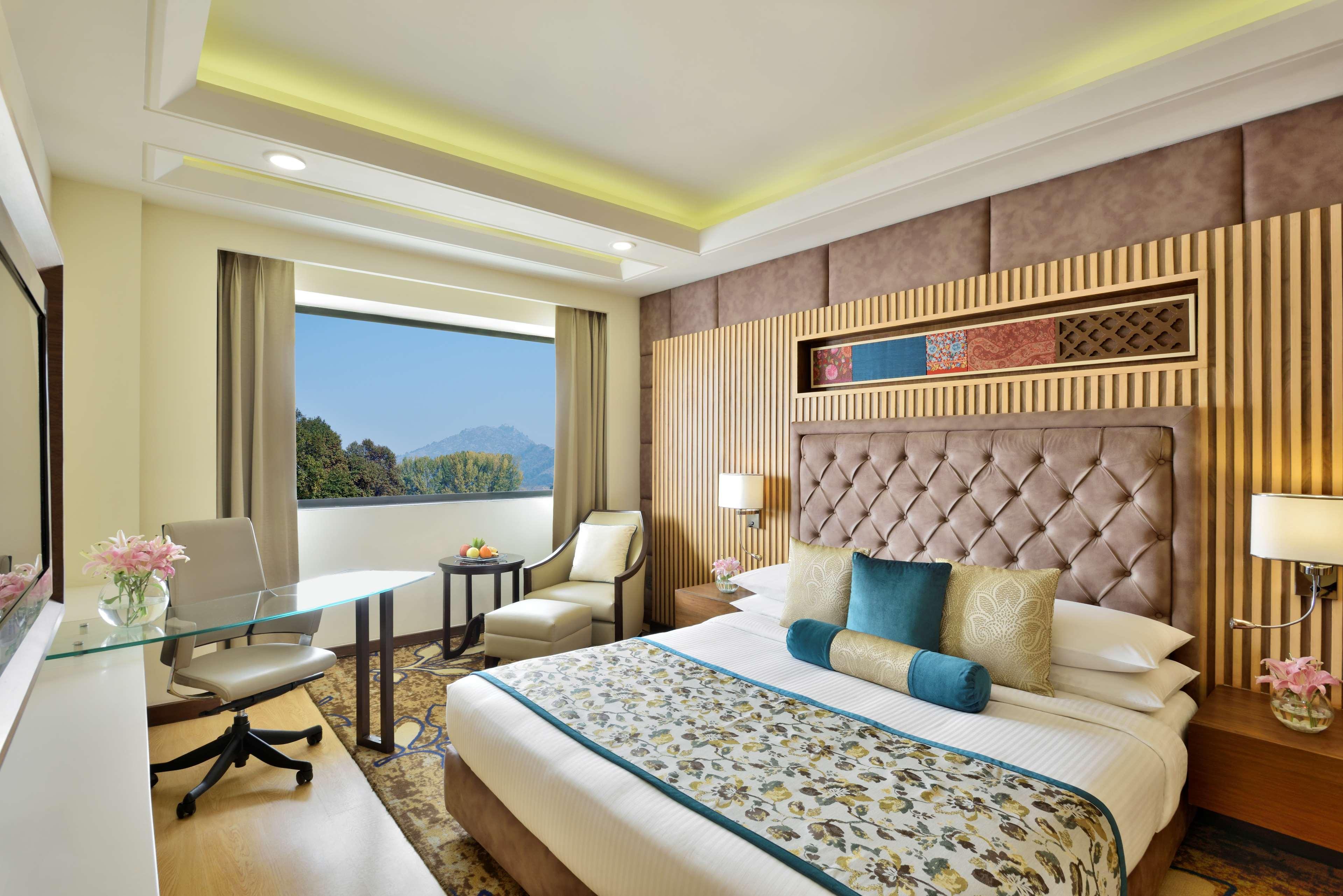 Radisson Srinagar Srīnagar Exterior foto