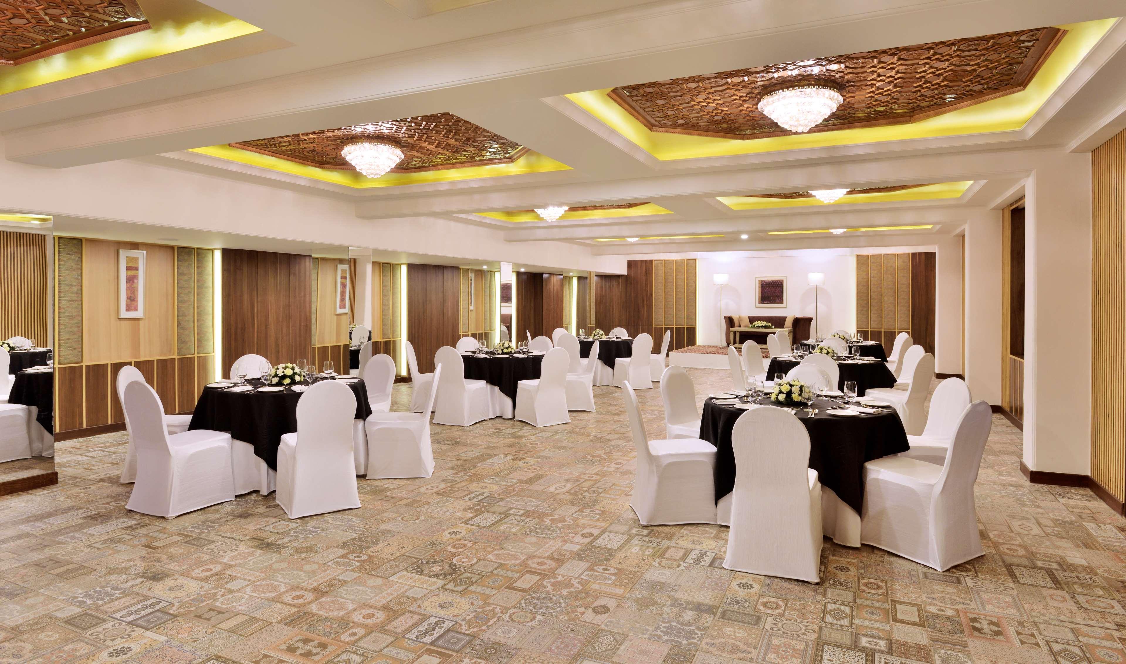 Radisson Srinagar Srīnagar Exterior foto