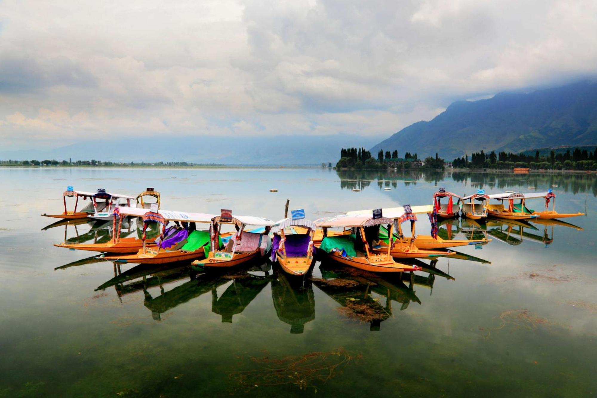 Radisson Srinagar Srīnagar Exterior foto