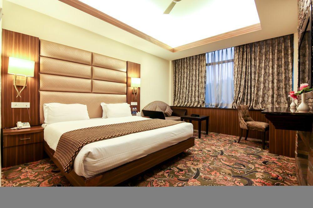 Radisson Srinagar Srīnagar Exterior foto
