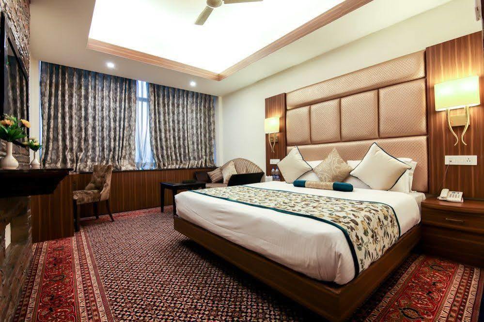 Radisson Srinagar Srīnagar Exterior foto