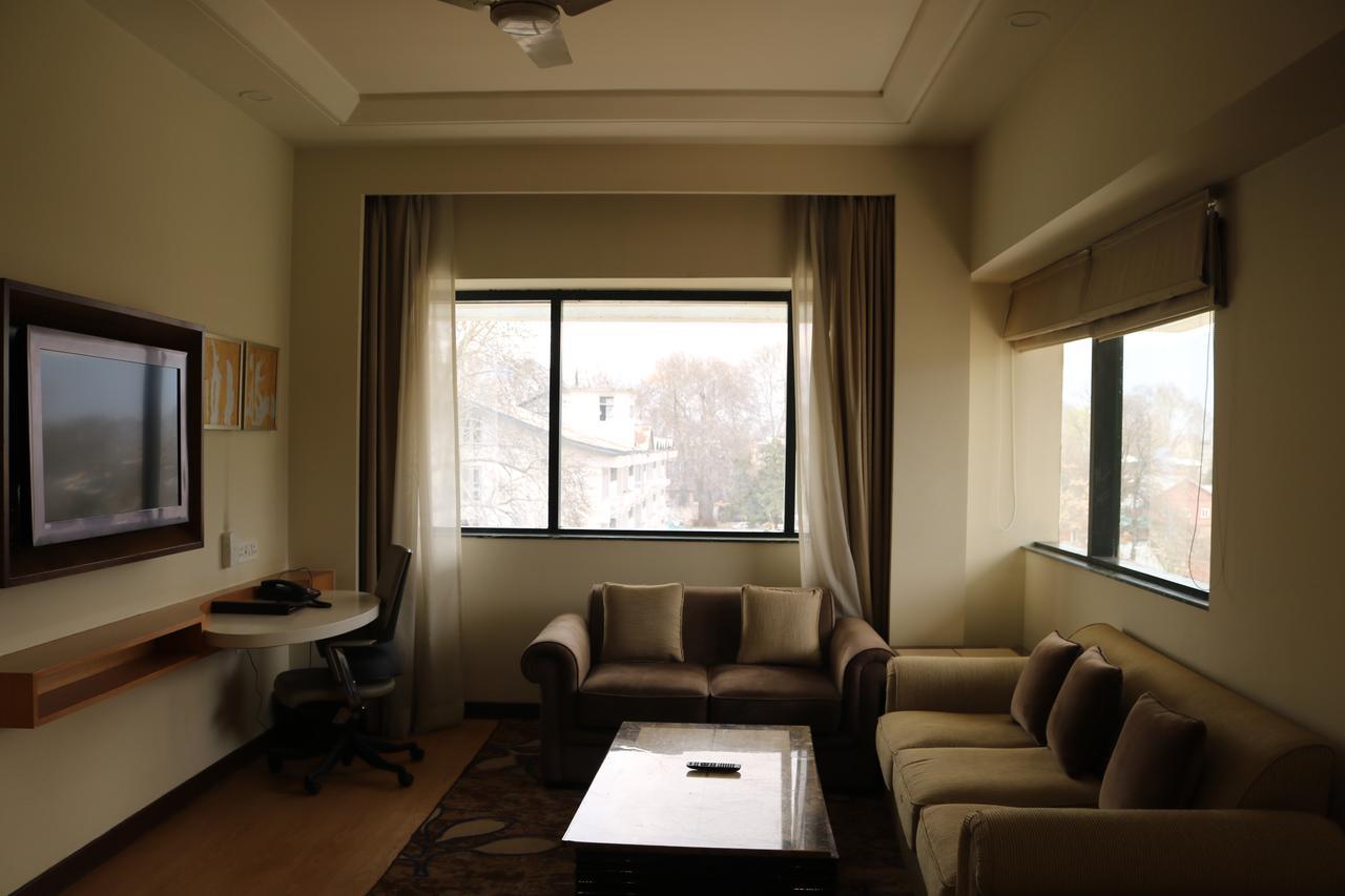 Radisson Srinagar Srīnagar Exterior foto