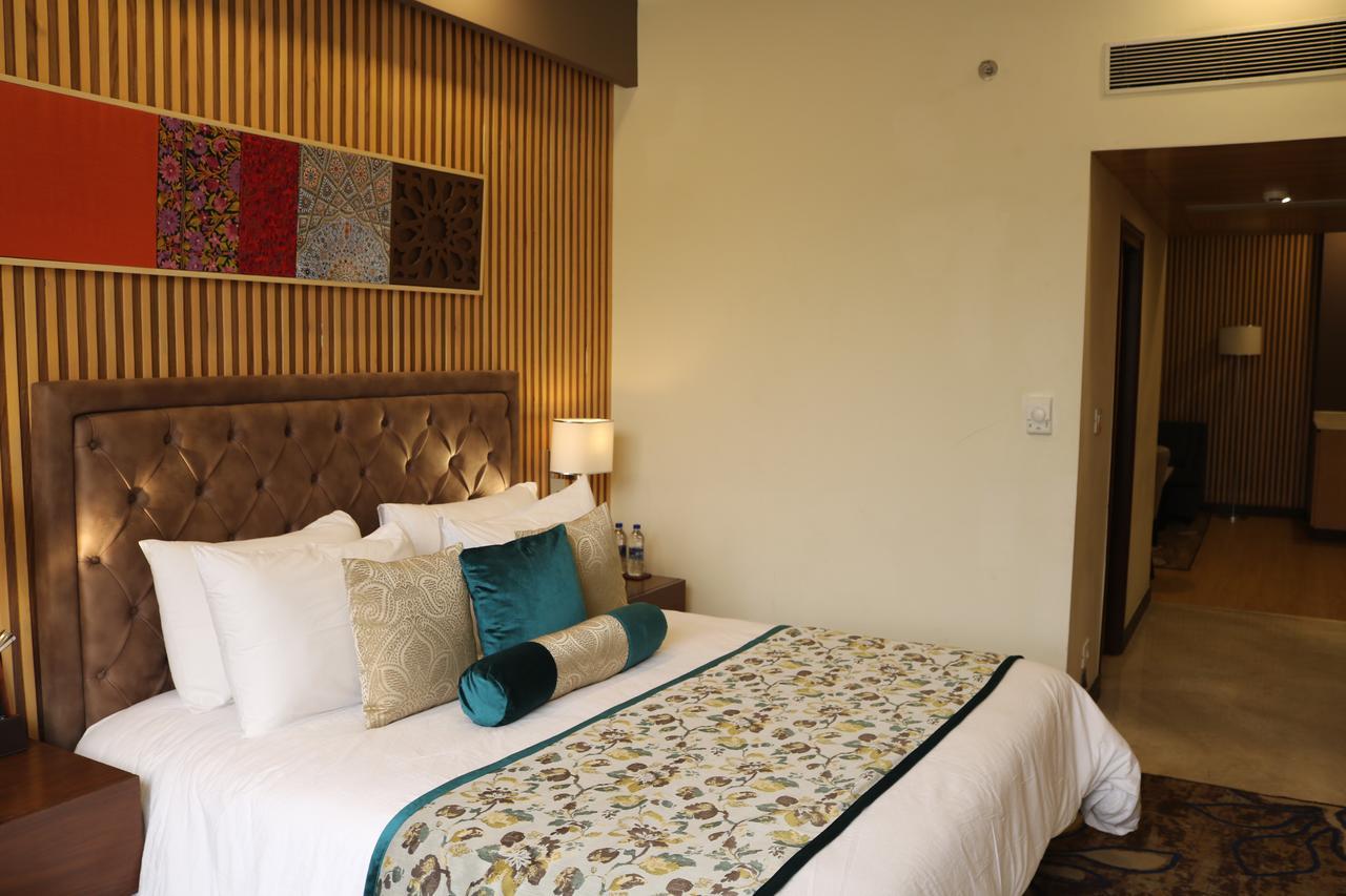 Radisson Srinagar Srīnagar Exterior foto
