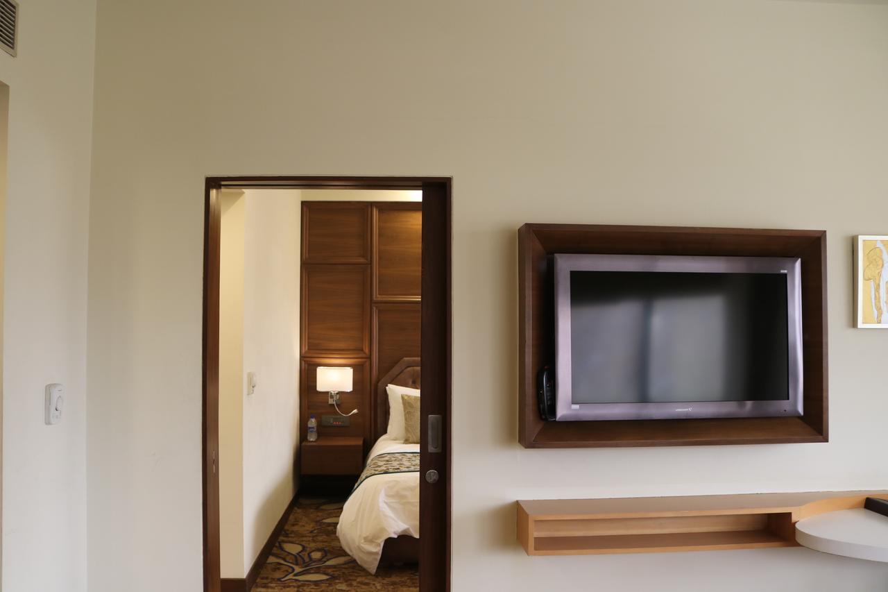 Radisson Srinagar Srīnagar Exterior foto