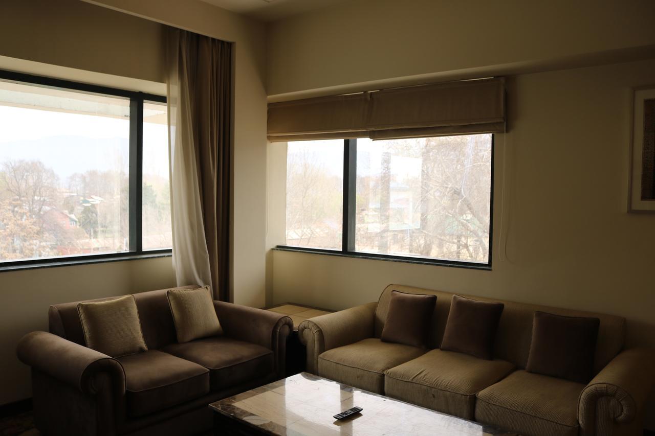 Radisson Srinagar Srīnagar Exterior foto
