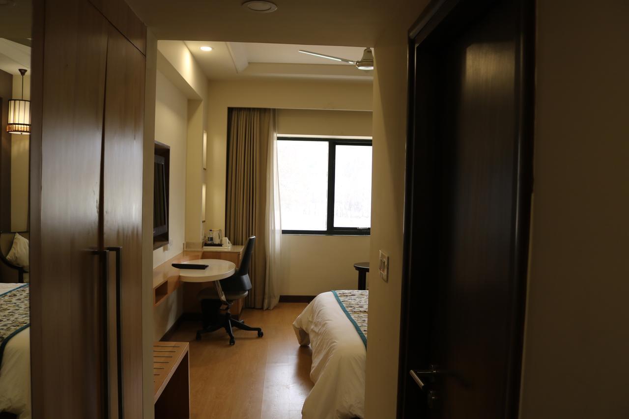Radisson Srinagar Srīnagar Exterior foto
