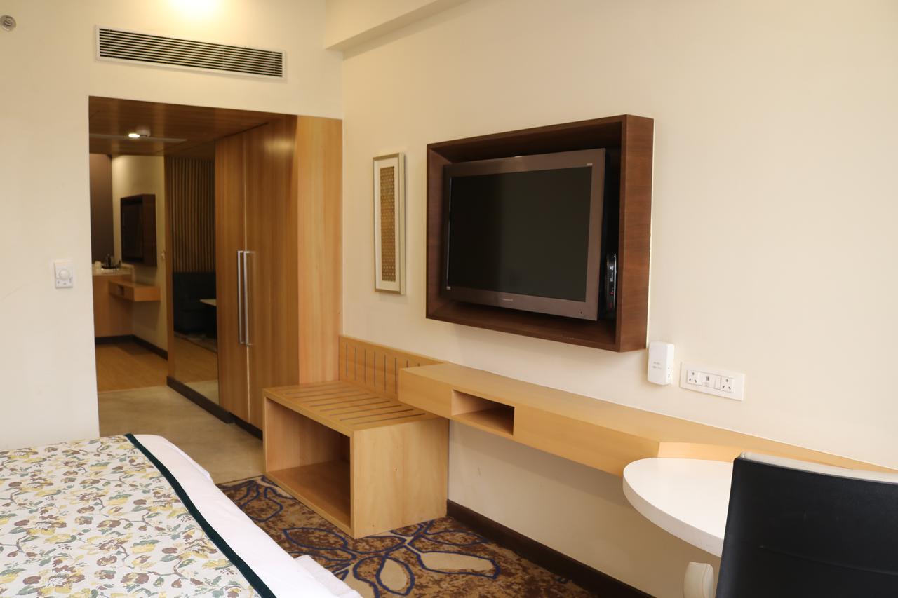Radisson Srinagar Srīnagar Exterior foto