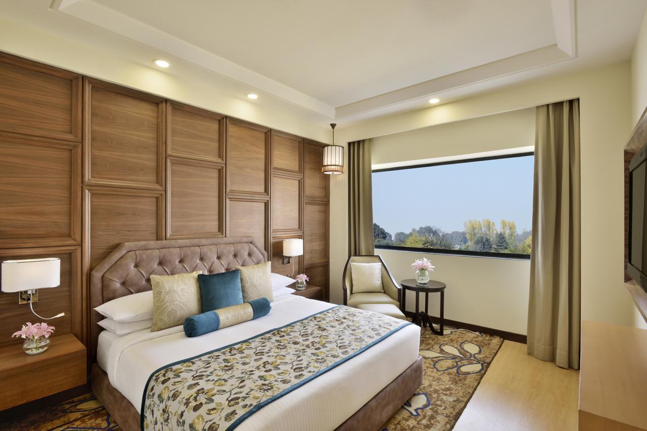 Radisson Srinagar Srīnagar Exterior foto